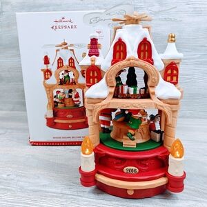 Hallmark "Where Dreams Become Toys" Tabletop 2016, Motion, Light, Sound Santa